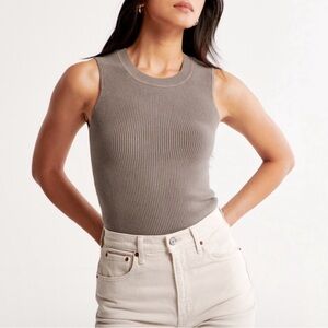 A&F Abercrombie & Fitch ottoman crew tank